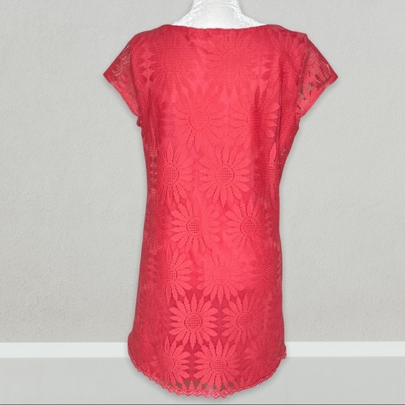 Socialite Lace Overlay Dress Size M Coral Pink Shift Cap Sleeves Scoop Neck - Picture 2 of 10